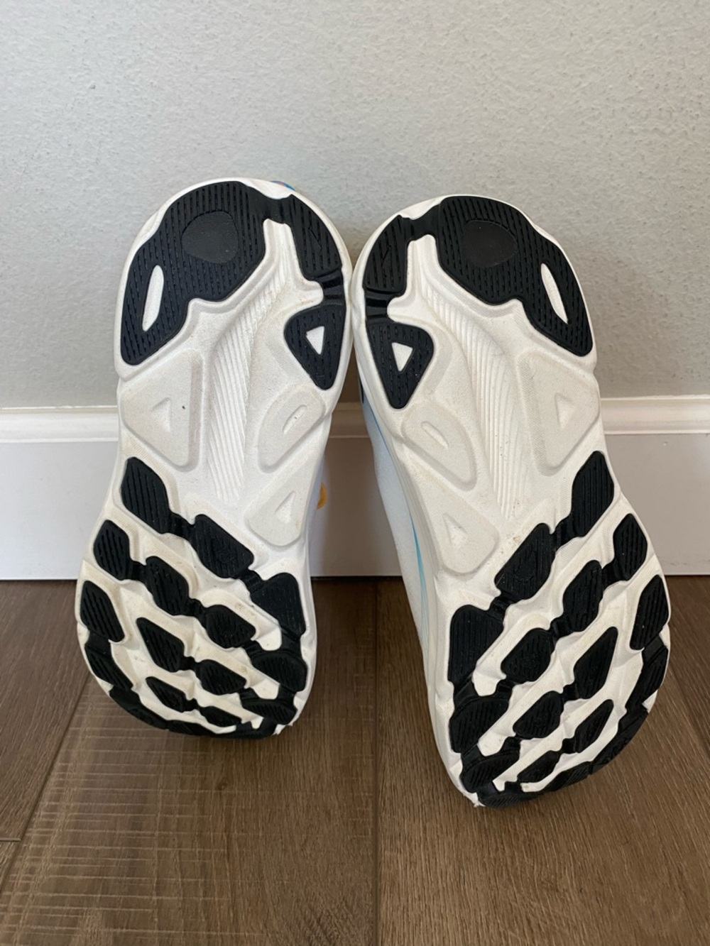 HOKA Clifton 9 Women’s 10.5 Blanc De Blanc/Swim Day - Picture 6 of 7